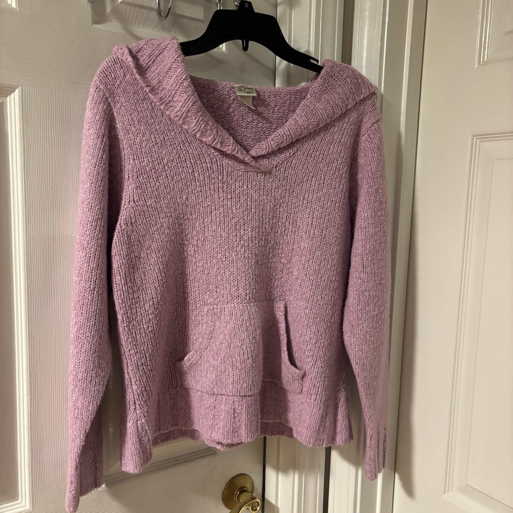 Pastel Violet Knit Sweater with front pockets and hoodie size Large